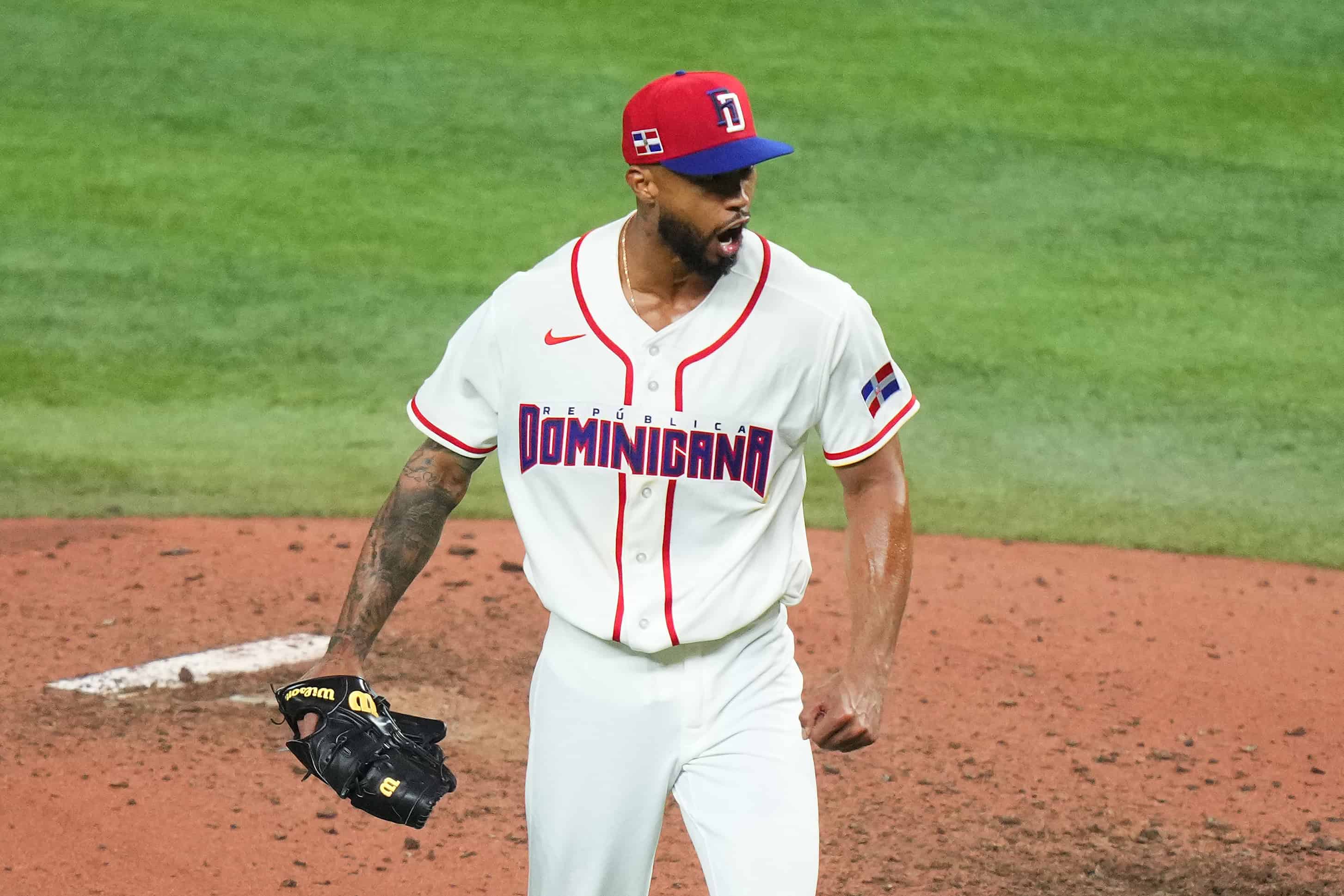 Cristopher Sánchez festeja tras lograr un ponche frente al equipo de Corea del Sur.