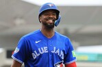 Eloy Jiménez es enviado a ligas menores por los Azulejos de Toronto