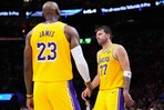 LeBron James iguala récord de partidos jugados en la NBA y Doncic anota 60 puntos