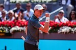 Jannik Sinner remonta ante Bonzi en su arranque en Madrid