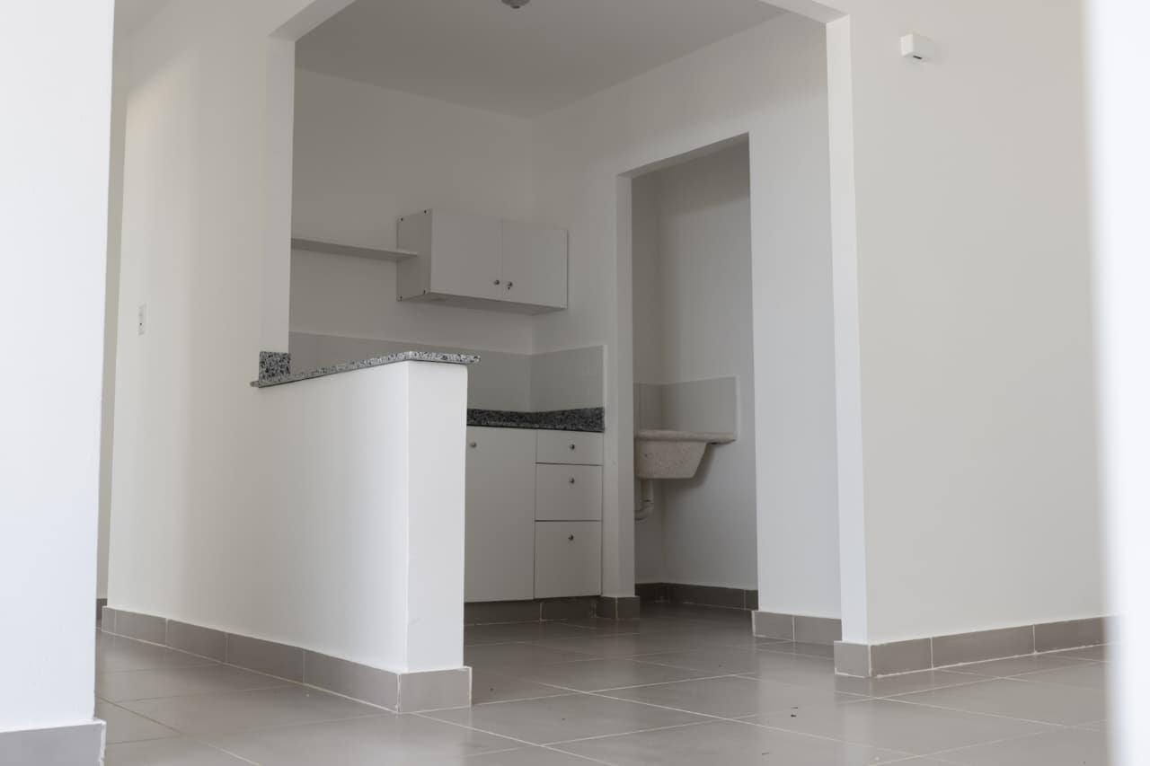 Los apartamentos tienen  tres habitaciones.