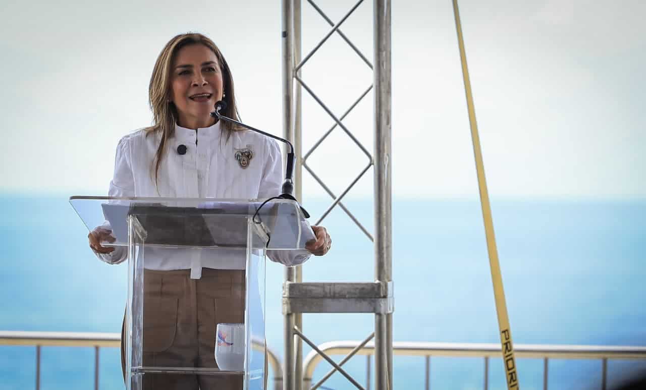 La alcaldesa Carolina Mejía en la inauguración del Malecón Deportivo 