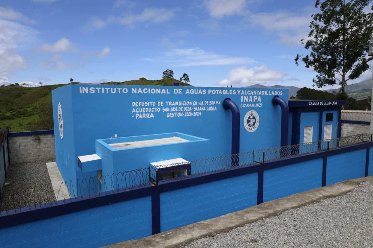 El acueducto beneficiará a más de 56,000 personas.