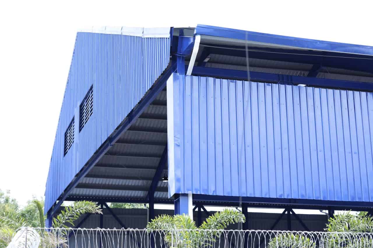 Techado de la escuela Francisco Ulises Domínguez en el Ensanche La Fe. 