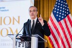 Abinader advierte riesgos que enfrentan sociedades democráticas al ceder libertad por seguridad