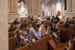 La religión cobra relevancia entre jóvenes en Estados Unidos, revela encuesta de Gallup