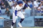 Dodgers activan a Kike Hernández y ponen en la cuerda floja a Santiago Espinal