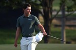 Estadounidenses Smalley y McNealy en cabeza de Campeonato PGA; Scheffler y Rahm retroceden