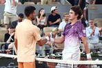 VIDEO | El brasileño Joao Fonseca elimina a Novak Djokovic de Roland Garros en una batalla épica