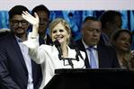 Laura Fernández, la politóloga que promete mano dura contra el crimen en Costa Rica