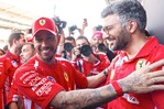 Lewis Hamilton gana en Cataluña y festeja por fin con Ferrari