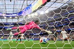 Irán empata 2-2 con Nueva Zelanda en su estreno mundialista bajo tensión