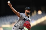 Los Marlins rompen su racha de derrotas con sólido pitcheo de Alcántara y festival de jonrones