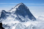 El alpinista estadounidense Tyler Andrews sube el Everest en menos de 10 horas, nueva marca mundial