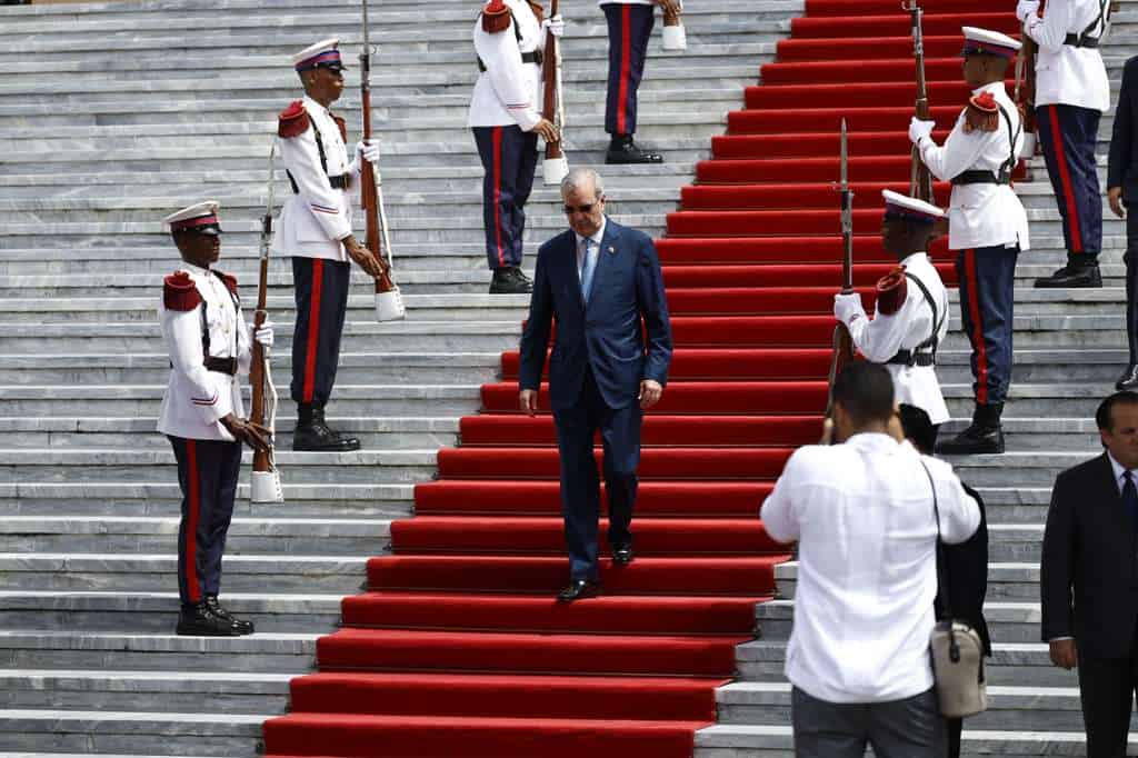 El presidente Luis Abinader recibe a la presidenta de Surinam, Jennifer Geerlings-Simons.