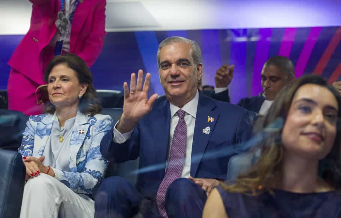 La vicepresidenta Raquel Peña, el presidente Luis Abinader y su hija Adriana.