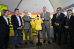 El alcalde de Barcelona presenta el  maillot Grand Départ del Tour de Francia