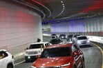 Abinader inaugura túnel de la Plaza de la Bandera y de inmediato cruzan primeros vehículos