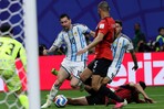 Argentina y Messi logran una dramática remontada ante Egipto y pasan a cuartos de final