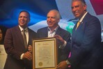 Cónsul dominicano en Nueva York reconoce trayectoria del doctor Ramón Tallaj