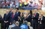 Donald Trump se queda en el escenario junto a España y acapara los focos del Mundial