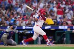 VIDEO | Kyle Schwarber hace historia con dos jonrones de más de 455 pies, en una misma entrada