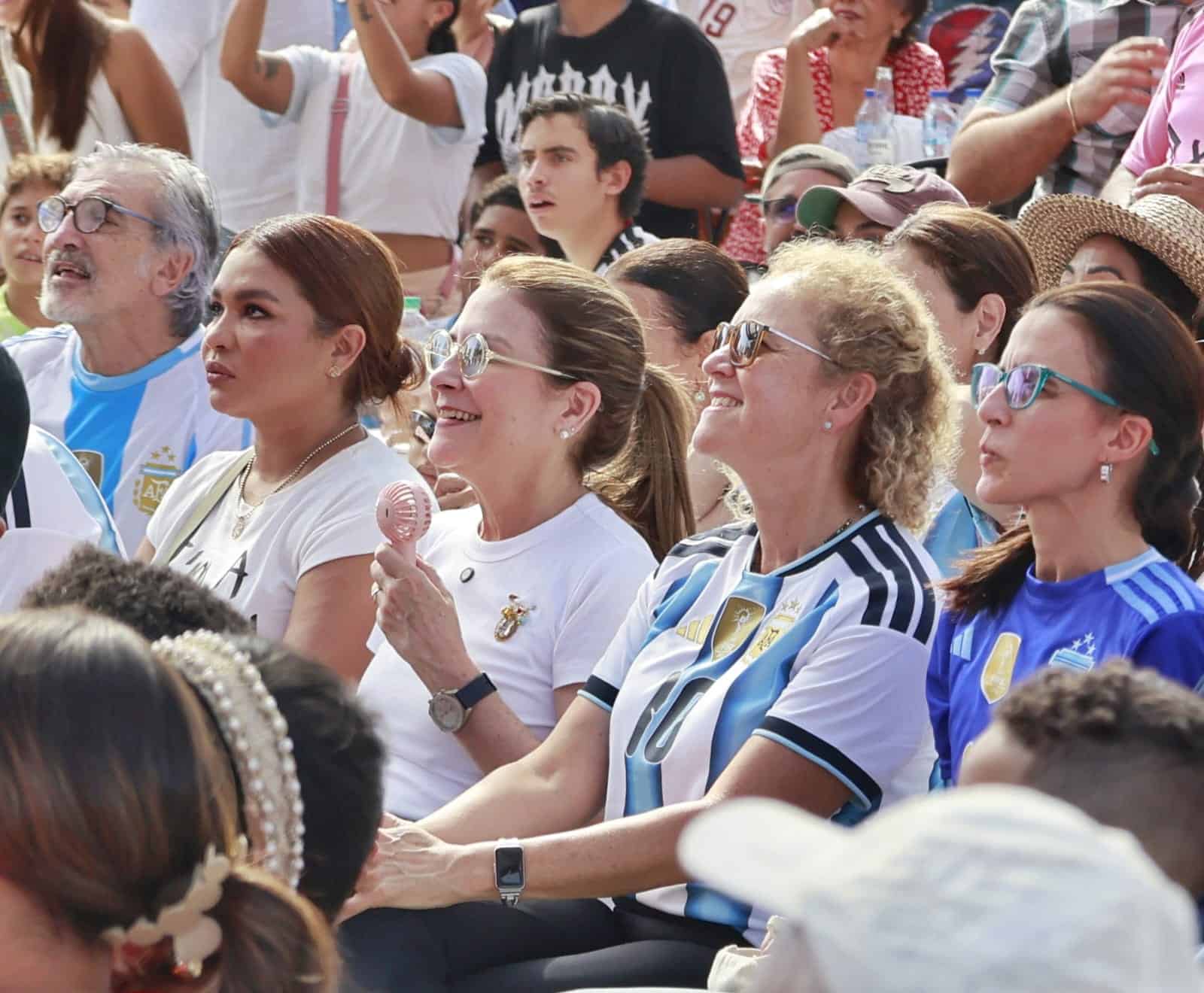 La alcaldesa Carolina Mejía está en el lugar.