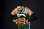 De la NBA a la WNBA: Enes Kanter Freedom firma su declaración oficial para jugar entre mujeres
