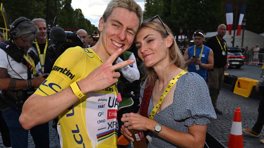 Tadej Pogacar reaparece en redes y abandono de la Vuelta Tadej Pogacar entra en la página de oro del Tour de Francia y Van der Poel se suma a la fiesta