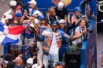 VIDEO | Locura en NY: Towns y los Knicks encabezan desfile por el primer título en medio siglo