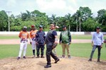 Bartolo Colón y Junior Noboa participan en el encuentro deportivo entre la Policía y el Ejército