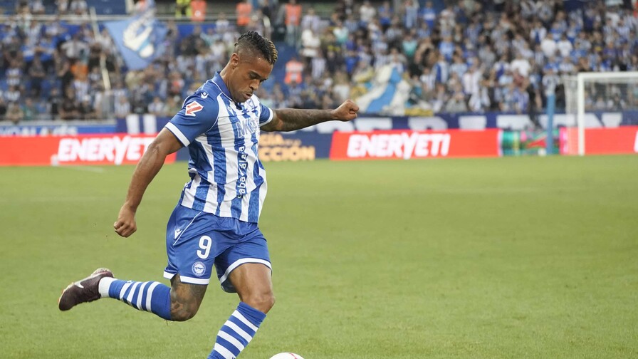 LaLiga: Real Madrid se da un festín ante el Málaga y es líder liguero El Alavés de Mariano Díaz vence al Villarreal y asume el liderato provisional de la LaLiga