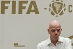 Futuro de Infantino debe decidirse en elecciones, dice patrón del fútbol africano