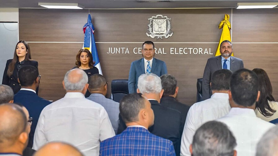 La JCE rectifica y deja en suspenso la restricción a las encuestas electorales