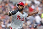 Cristopher Sánchez es el primer lanzador con 16 triunfos en la MLB