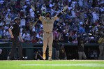 VIDEO | Fernando Tatis Jr. la saca dos veces y le roba un grand slam a Francisco Lindor