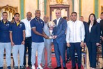 El presidente Luis Abinader recibe y felicita al Salcedo FC por su corona en la LDF