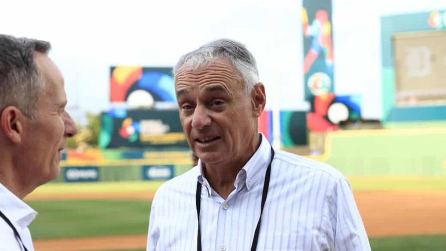 Pierde bono de US$2,8 millones por fraude incluyó acta de defunción Rob Manfred confía en salvar la temporada 2027 de MLB, tras intensas negociaciones