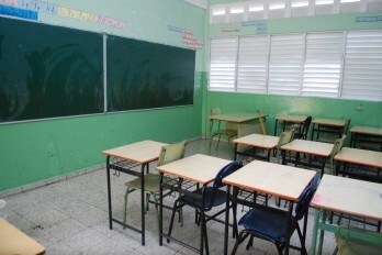 Senadores llaman a la ADP a evitar reducción de horas de clases
