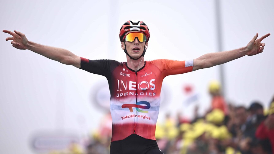 Pogacar fue operado con éxito de la clavícula tras su caída en la Vuelta