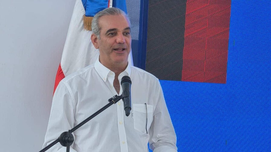 Luis Abinader inicia visita a Santiago con agenda presidencial Abinader trasladará su despacho a Santiago durante tres días para desarrollar agenda de trabajo