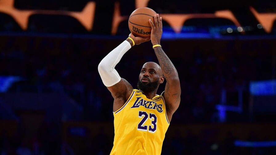 Por primera vez en más de 20 años, LeBron James sale del top 10 de NBA