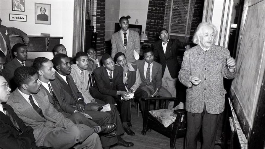Experimento revela gravedad de Albert Einstein en el mundo cuántico