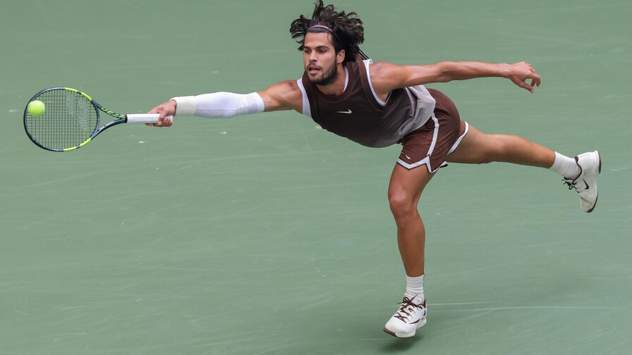 Carlos Alcaraz desembarca con fuerza en los octavos del US Open