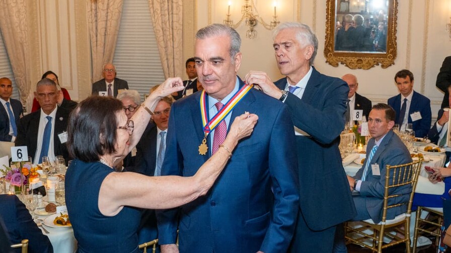Luis Abinader destaca capacitación de 40 en gestión de emergencias Américas Society distingue a Abinader por gestión económica e institucional