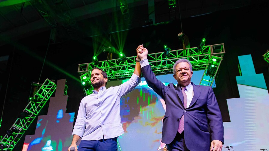 Leonel Fernández en Azua San Juan y Elías Piña Leonel Fernández aclara que Fuerza del Pueblo no ha definido candidato presidencial