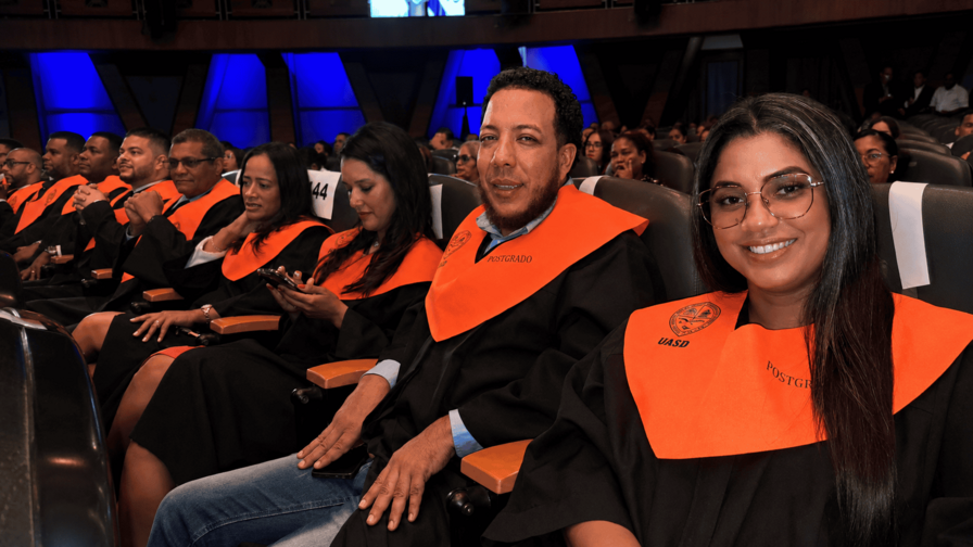 Abinader llama a actuar con integridad y ética en segunda graduación de Gestión Pública y Gobernanza