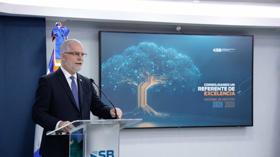 Designan a Víctor Cedeño Brea como superintendente de Bancos Con las manos abiertas, así se despide Alejandro Fernández de la Superintendencia de Bancos