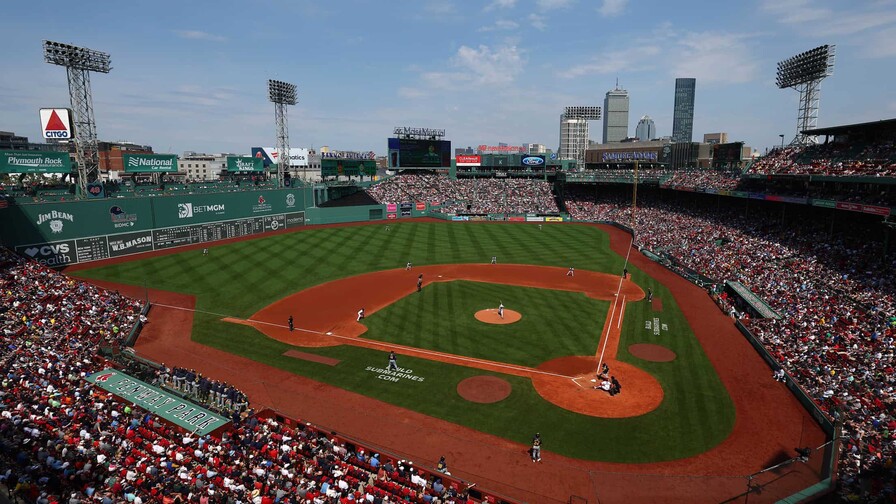 Aroldis Chapman llega a 400 salvamentos Fenway Park, en Boston, tiene 114 años y el Quisqueya 71