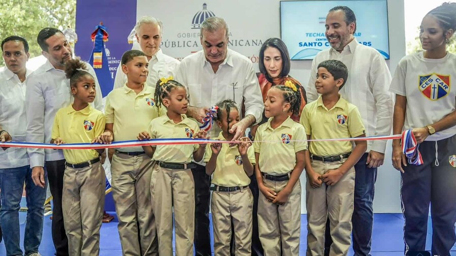 Luis Abinader e Inefi entregan techado en el Centro Educativo Santo Cura de Ars